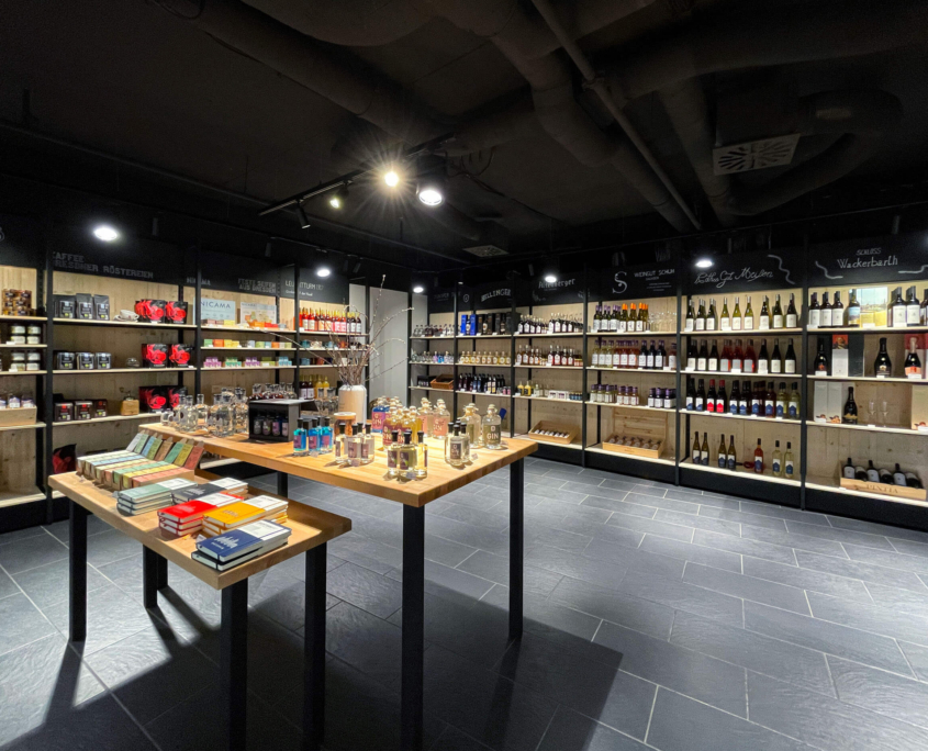 Hello-Dresden-Ladenansicht-03 Hello Dresden Auslage mit Souvenirs, Köstlichkeiten, Wein, Spirituosen, Papeterie und Naturkosmetik