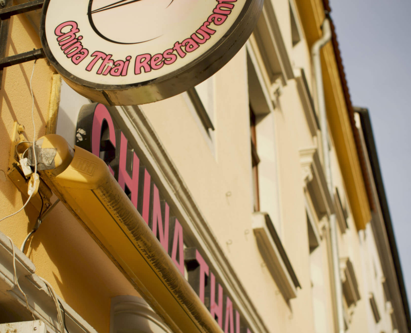 China Thai Restaurant Außenwerbung mit Schild und Logo